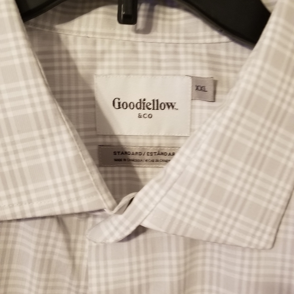 Like new mens button down shirt